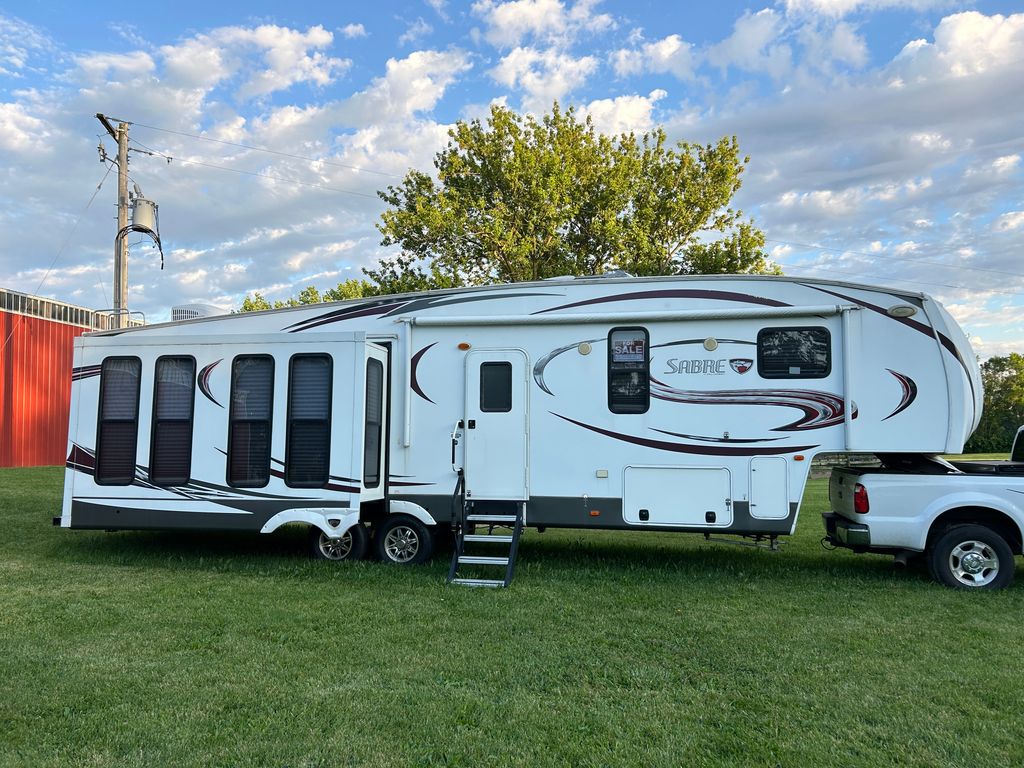 2014 Palomino by Forest River Sabre 34REQS - National Vehicle