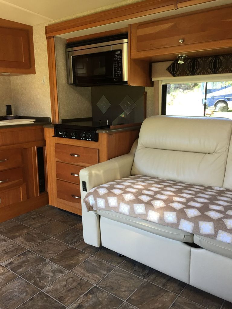 2011 Itasca Cambria 30C - National Vehicle