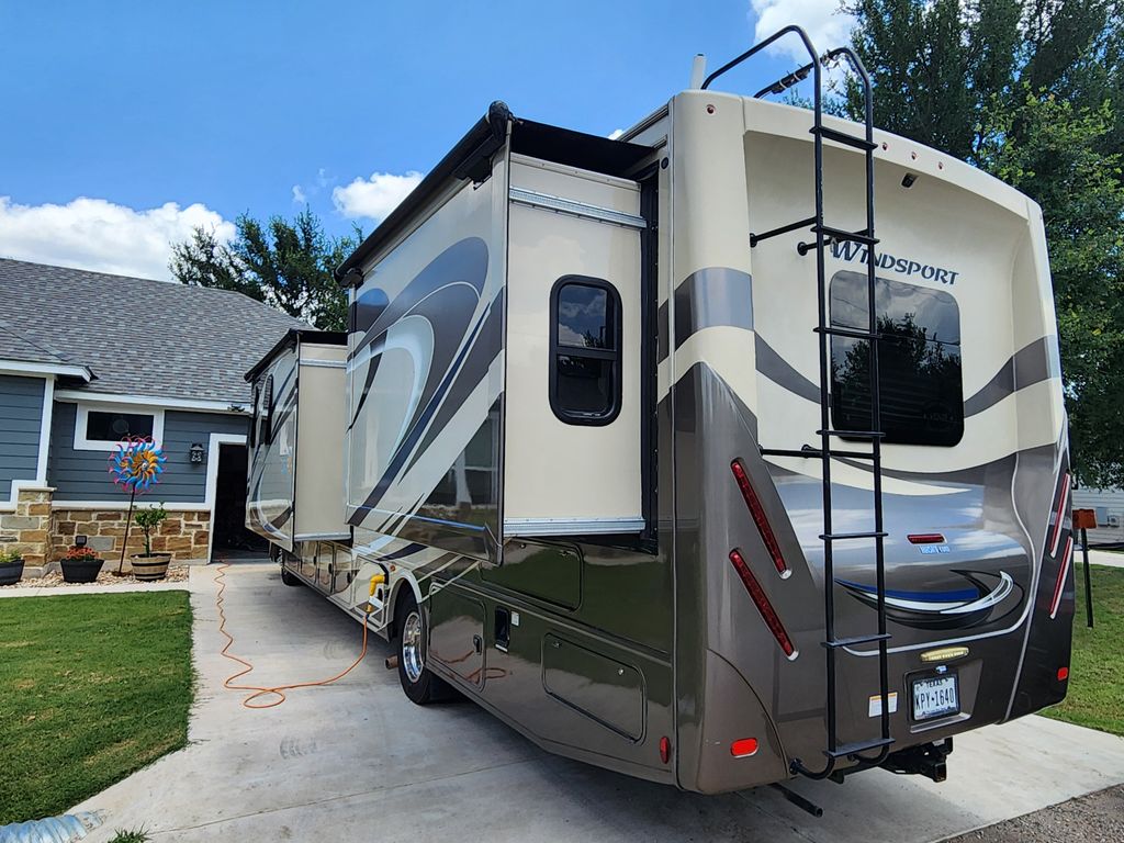 2018 Thor Motor Coach Windsport 34P - National Vehicle