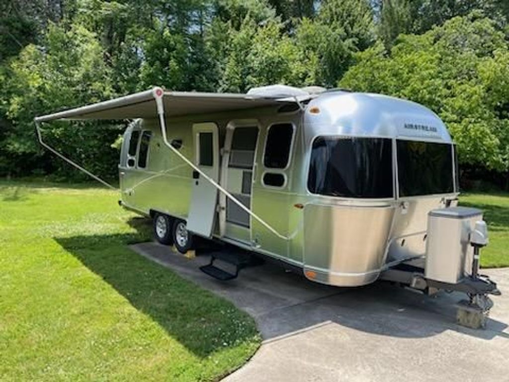 インパクト 2016 Airstream Flying Cloud 26U - National Vehicle