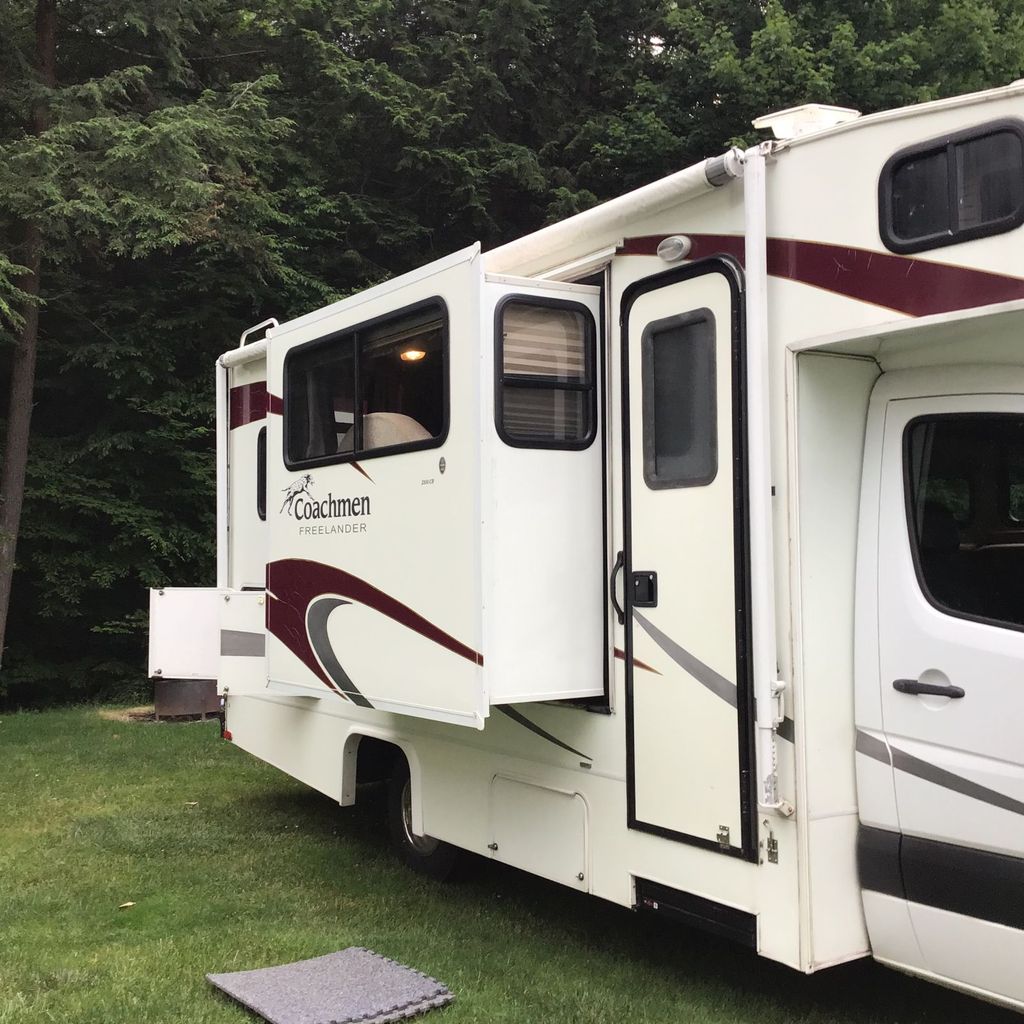 2008 Coachmen Freelander 2100CB - National Vehicle