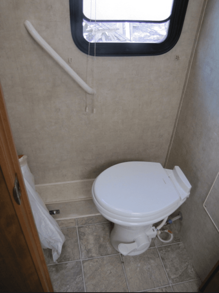 2005 Fleetwood Bounder 38N - National Vehicle