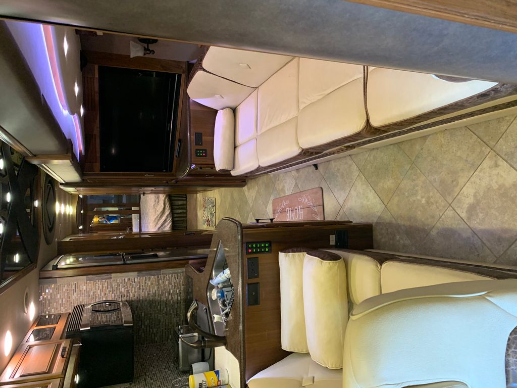 2011 Foretravel Nimbus 4240 - National Vehicle