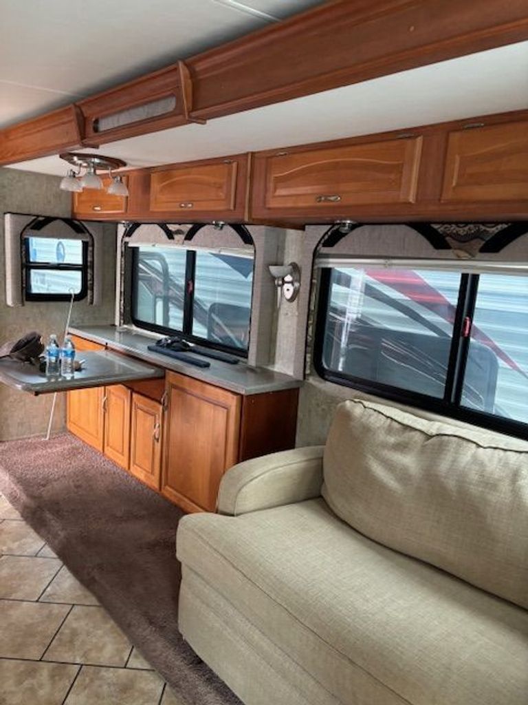2007 National RV Dolphin 6367LX - National Vehicle