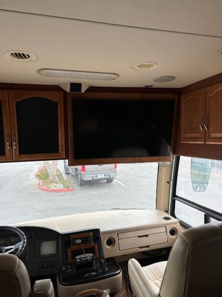 2007 National RV Dolphin 6367LX - National Vehicle