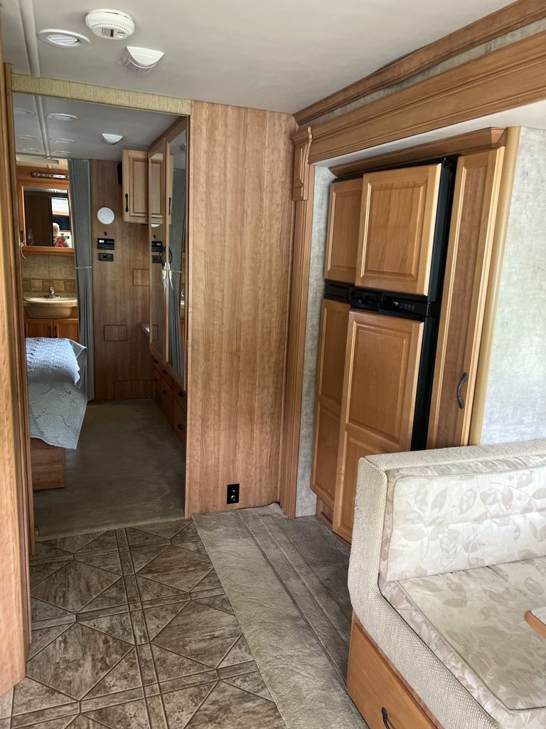 2009 Fleetwood Bounder 35E - National Vehicle