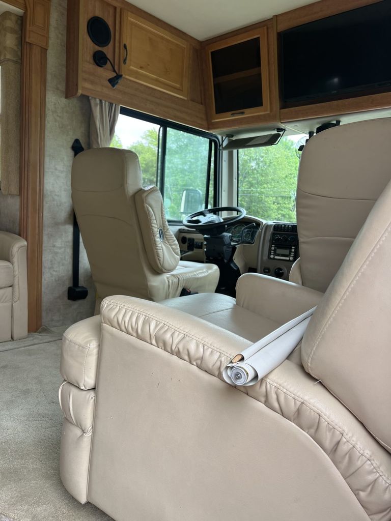 2009 Fleetwood Bounder 35E - National Vehicle