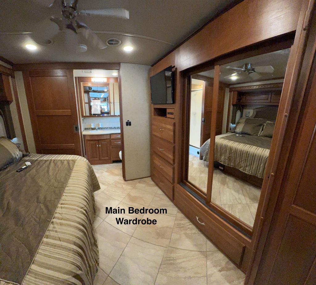 え 2016 Winnebago Suncruiser 37F - National Vehicle