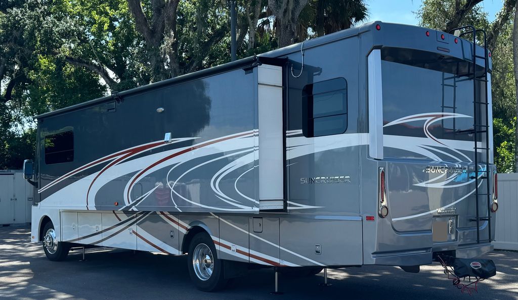 え 2016 Winnebago Suncruiser 37F - National Vehicle