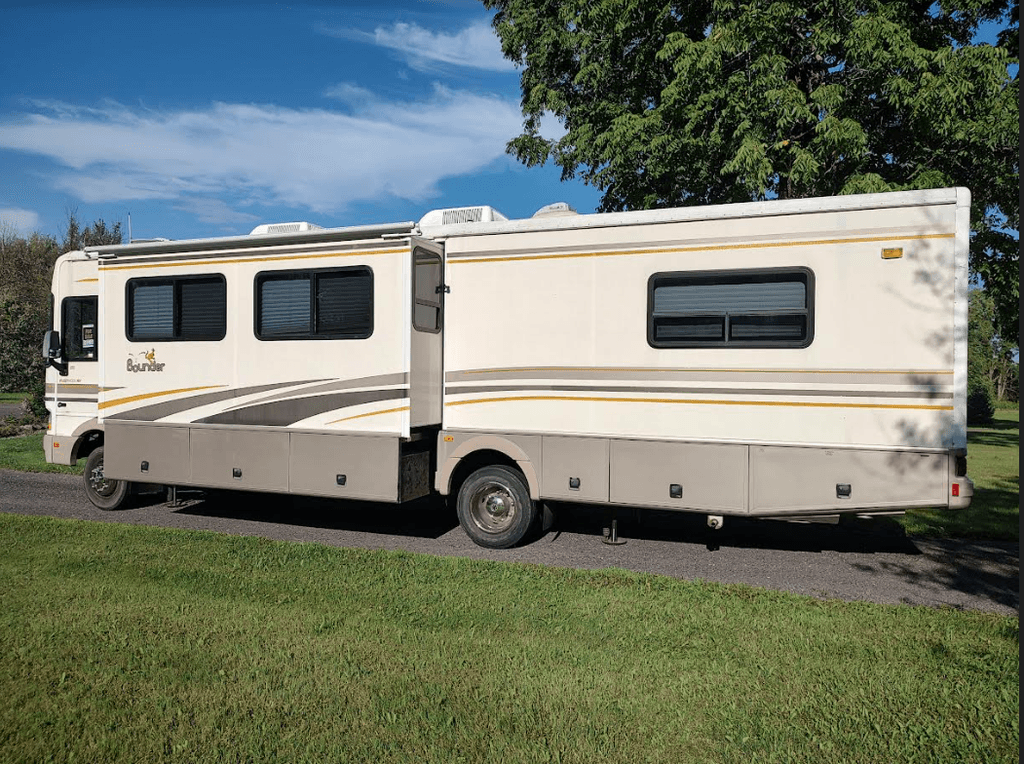 2002 Fleetwood Bounder 34D - National Vehicle