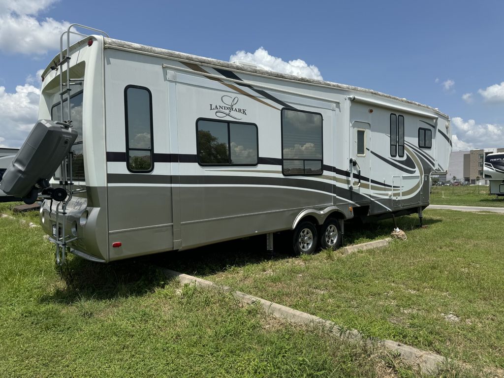 2009 Heartland Landmark Augusta - National Vehicle