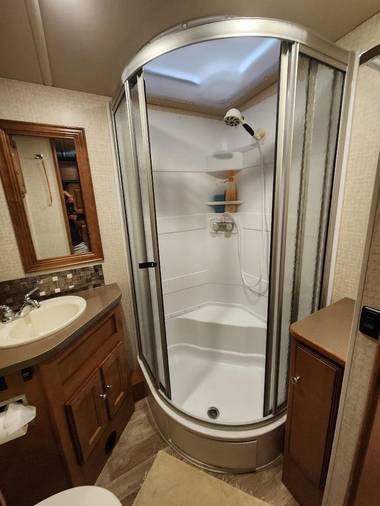 2018 Winnebago Vista LX 27N - National Vehicle