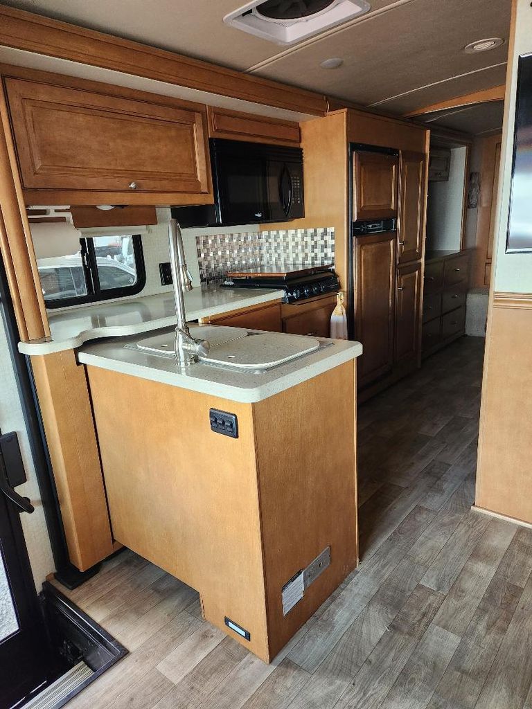 2018 Winnebago Vista LX 27N - National Vehicle