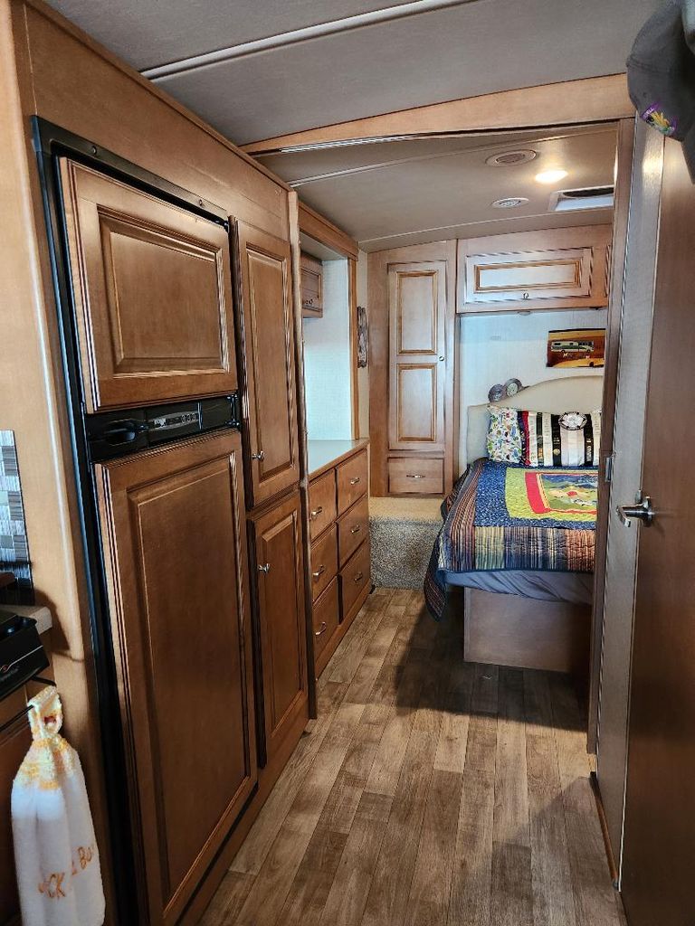 2018 Winnebago Vista LX 27N - National Vehicle