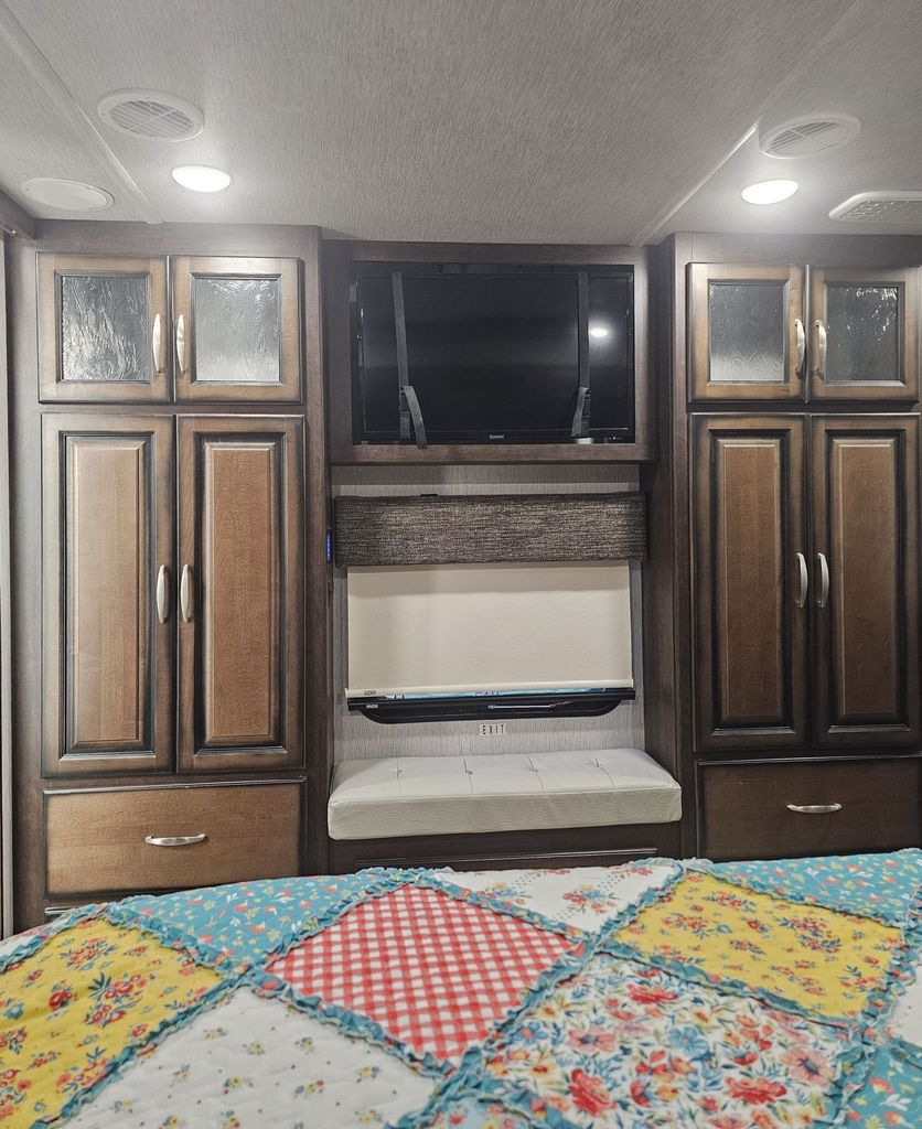 2019 Heartland Landmark 365 Newport - National Vehicle