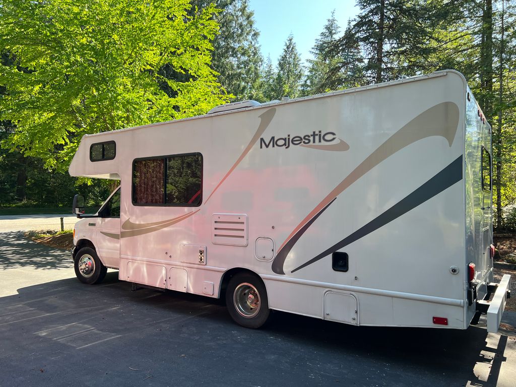 N 2007 Four Winds Majestic 23A - National Vehicle