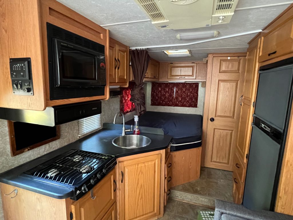 N 2007 Four Winds Majestic 23A - National Vehicle