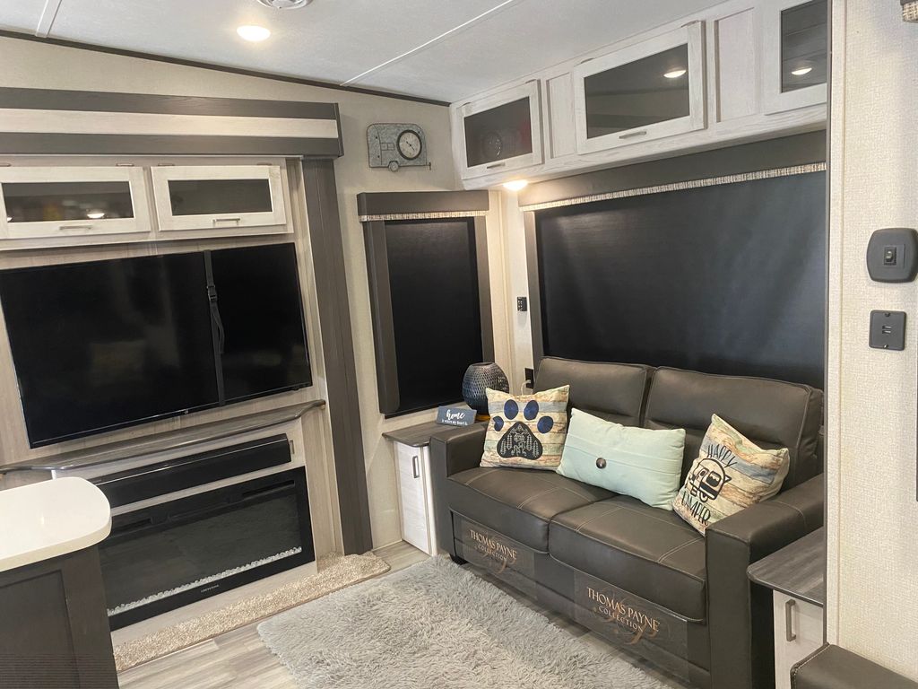 2021 Keystone Sprinter Limited 3570LFT - National Vehicle