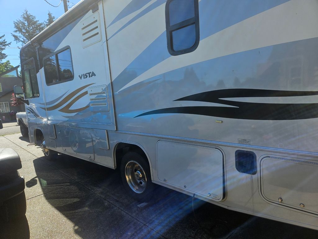 えっこ 2011 Winnebago Vista 26P - National Vehicle