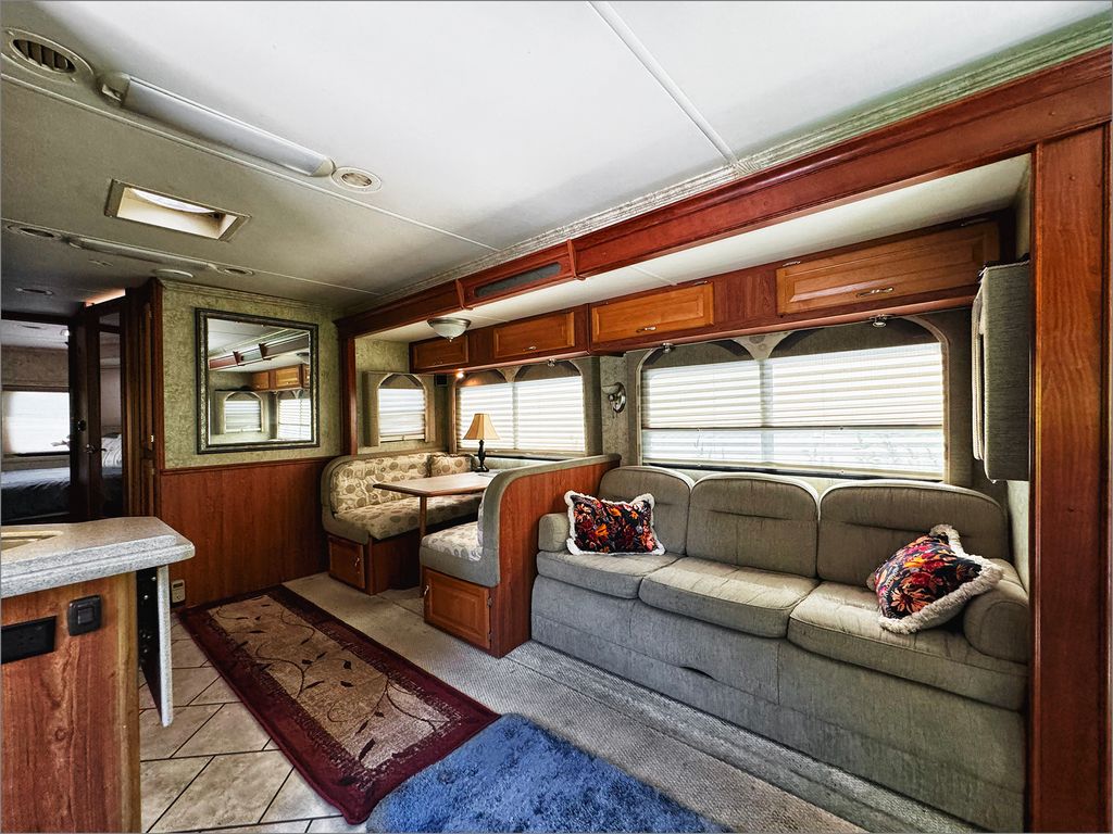 2008 National RV Dolphin 5355 - National Vehicle