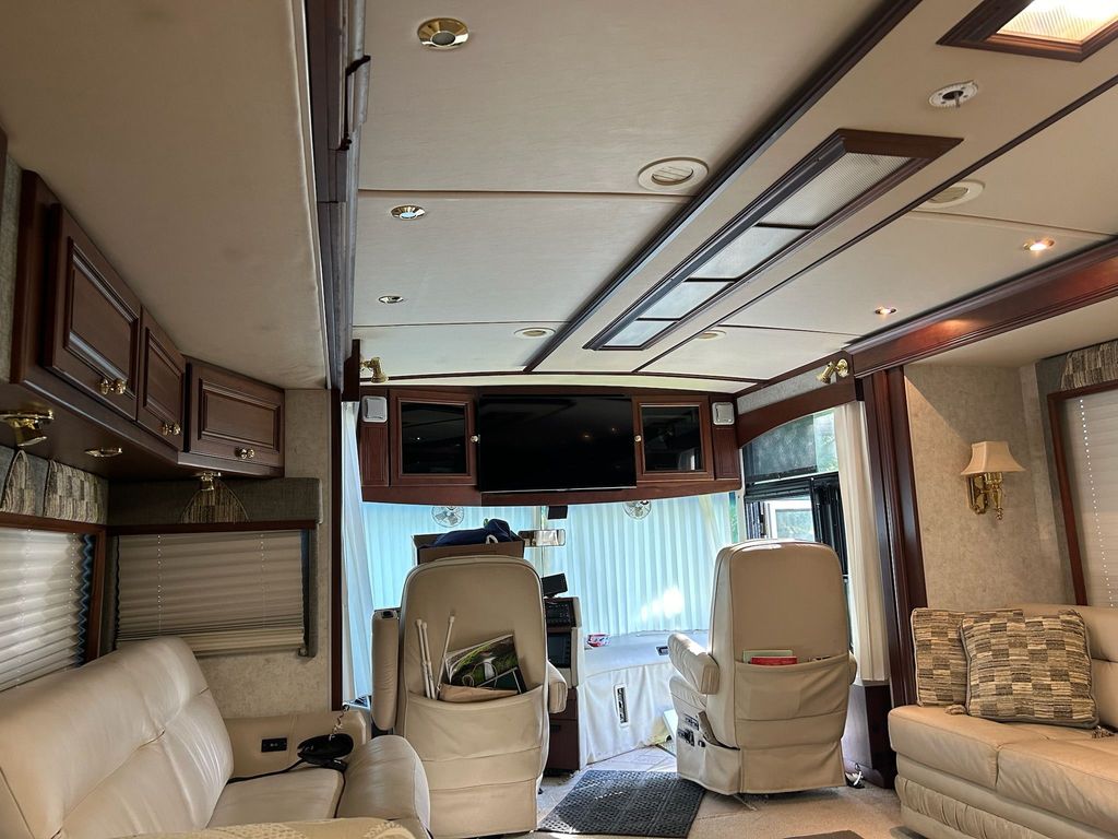 の 2004 Winnebago Ultimate Freedom 40KD - National Vehicle