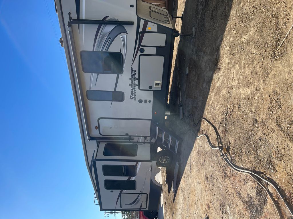 エース 2018 Forest River Sandpiper 345RLOK - National Vehicle