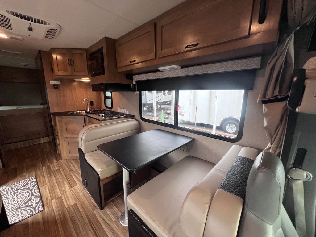 2020 Wayfarer 28TM - National Vehicle