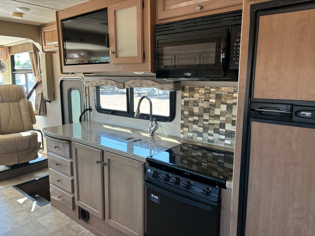 2018 Thor Motor Coach Windsport 31S - National Vehicle