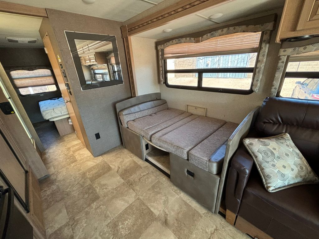 シャンパン3本セット 2018 Thor Motor Coach Windsport 31S - National Vehicle