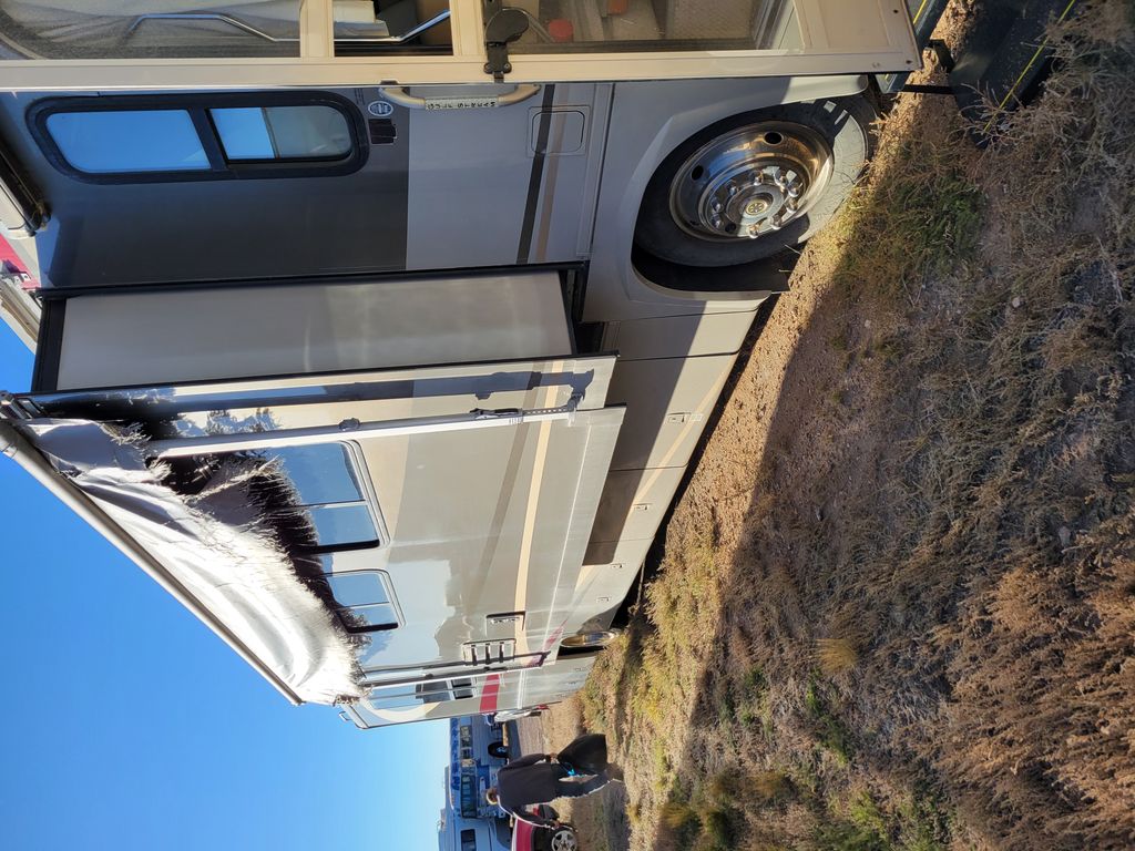 2005 Gulf Stream Crescendo 8386 - National Vehicle