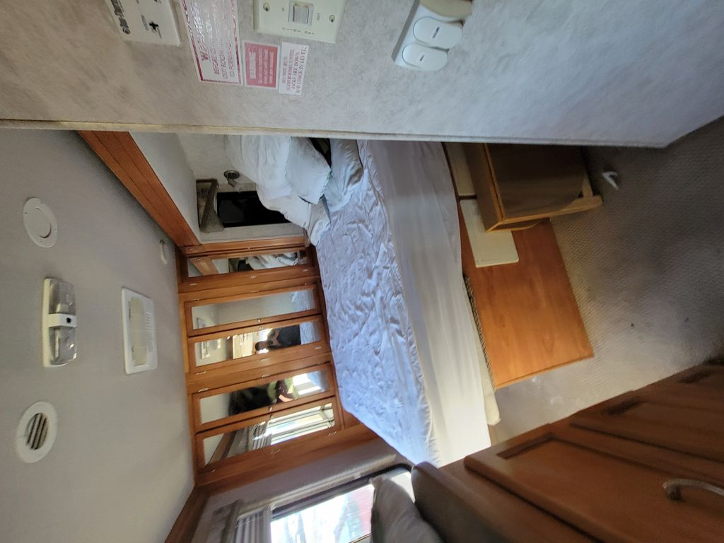 2005 Gulf Stream Crescendo 8386 - National Vehicle