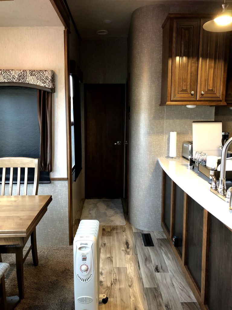  house写真 2019 Heartland Bighorn Traveler 39FL - National Vehicle