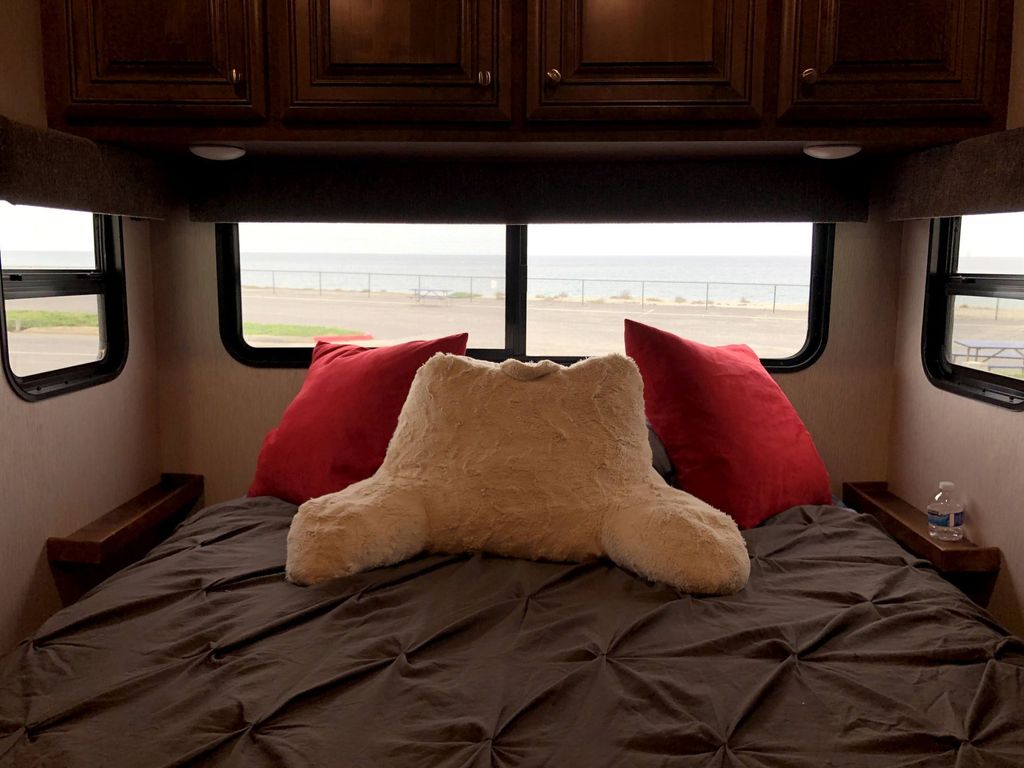  house写真 2019 Heartland Bighorn Traveler 39FL - National Vehicle
