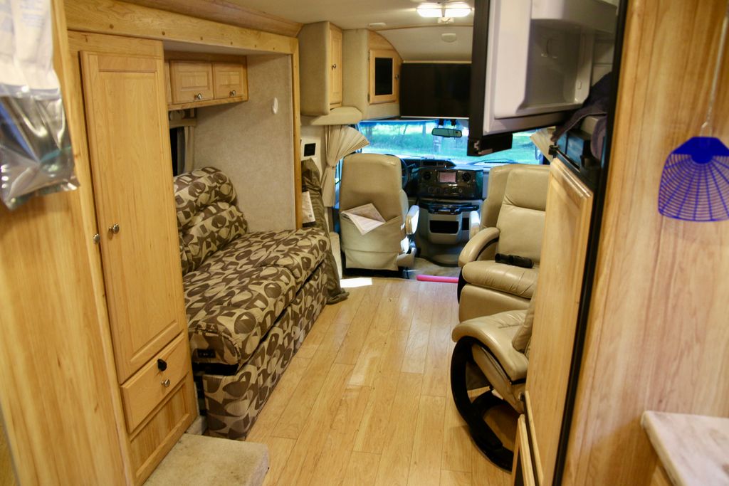 レイ 2017 Phoenix Cruiser Motorhome 2400 - National Vehicle