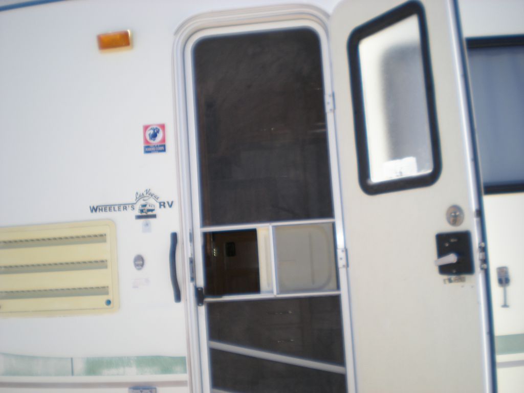 1999 Phoenix Cruiser Motorhome 2300 National Vehicle