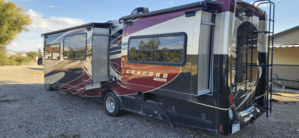 nホーム 2015 Coachmen Concord 300DS - National Vehicle