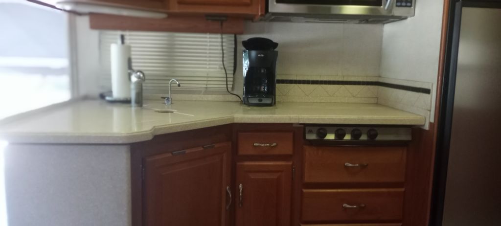 2008 National RV Dolphin DL34B - National Vehicle