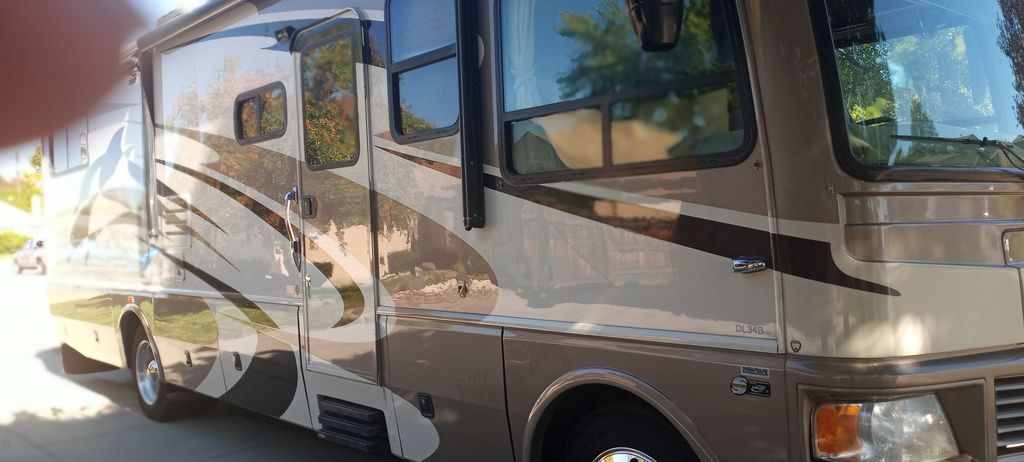 チーター 2008 National RV Dolphin DL34B - National Vehicle