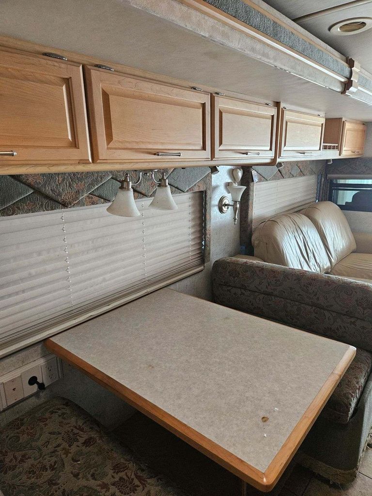 エース 2005 Winnebago Journey 39K - National Vehicle