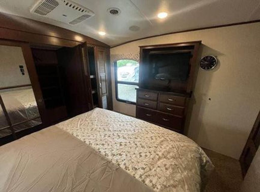 2017 Jayco Pinnacle 37MDQS - National Vehicle