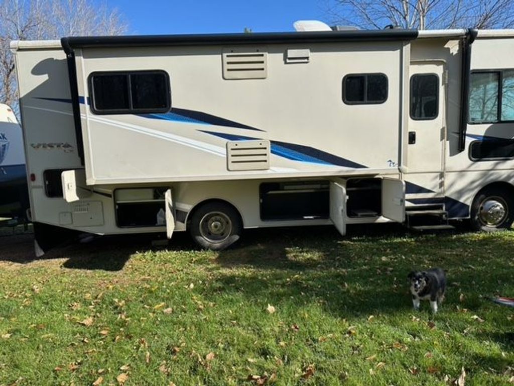 2019 Winnebago Vista LX 27N - National Vehicle
