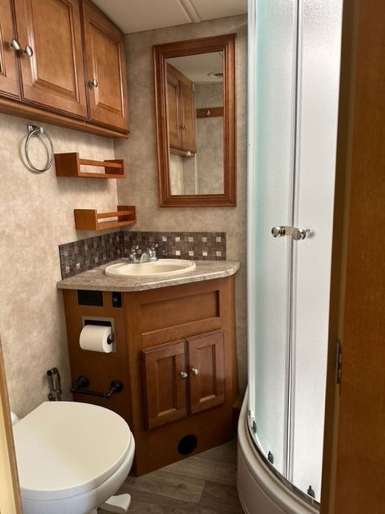 2019 Winnebago Vista LX 27N - National Vehicle