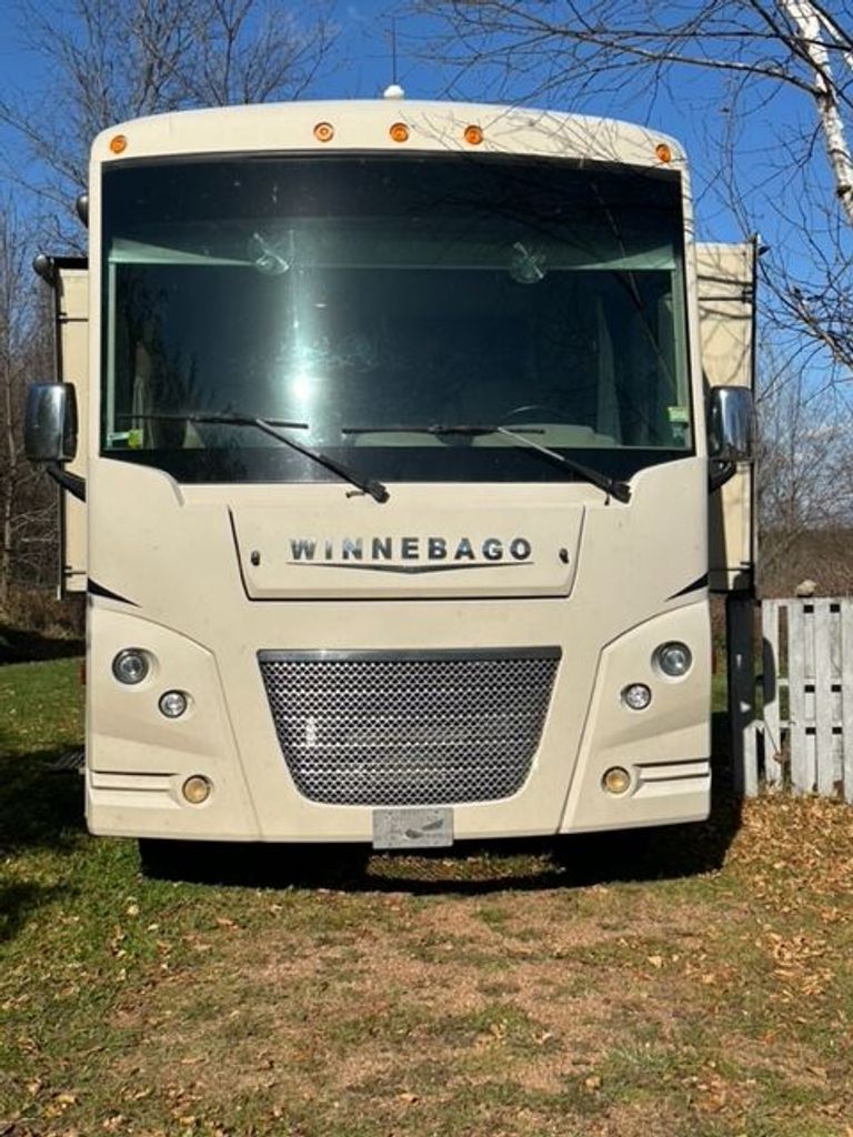 2019 Winnebago Vista LX 27N - National Vehicle