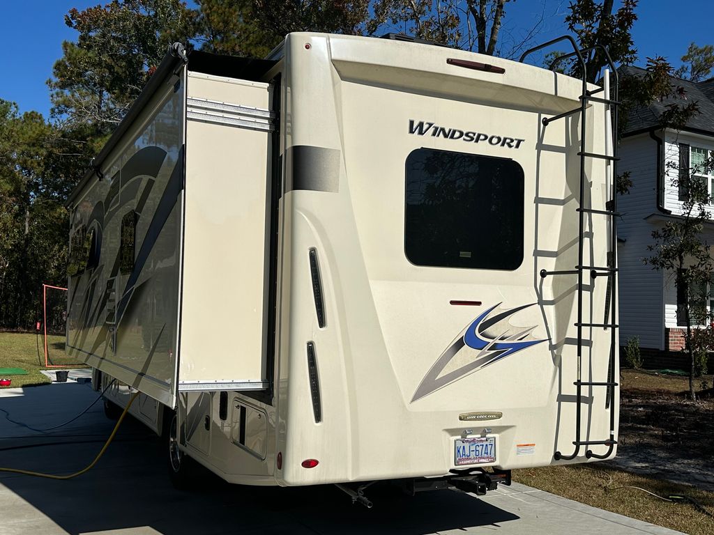 2022 Thor Motor Coach Windsport 29M - National Vehicle