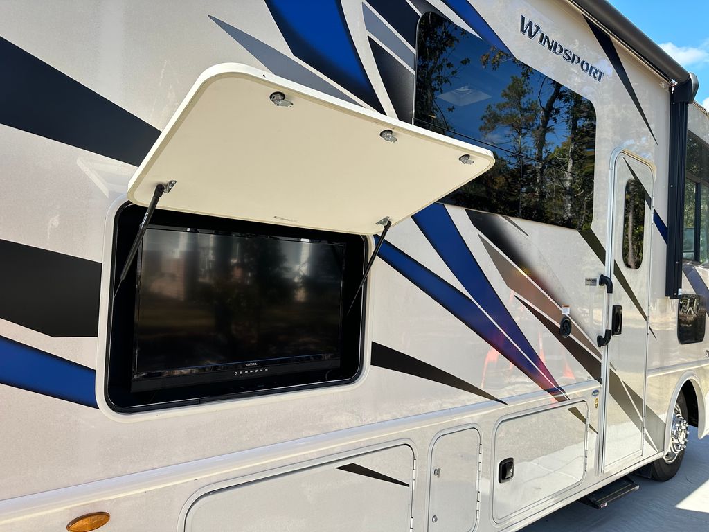 バンビ〜 2022 Thor Motor Coach Windsport 29M - National Vehicle