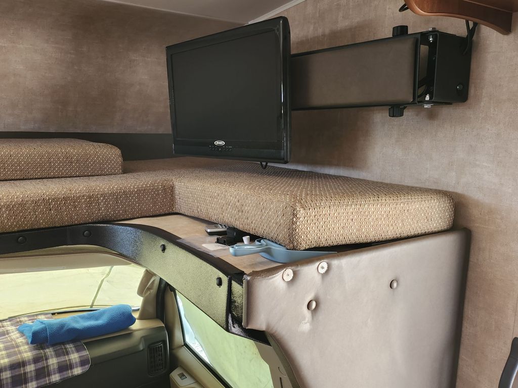 『home』 2014 Coachmen Leprechaun 220QB - National Vehicle