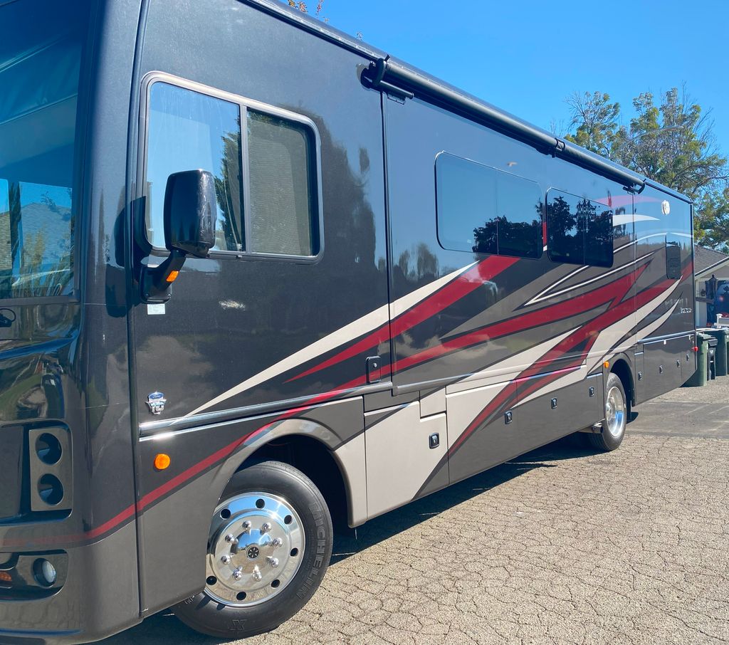 2020 Holiday Rambler Vacationer 33C National Vehicle