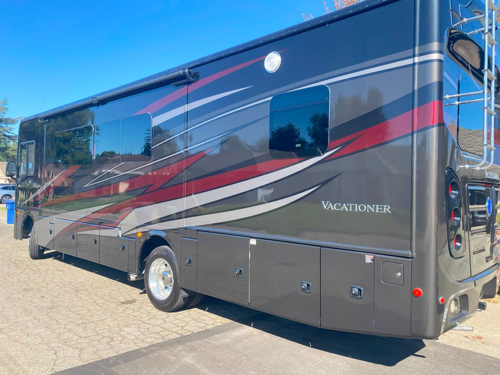 2020 Holiday Rambler Vacationer 33C National Vehicle