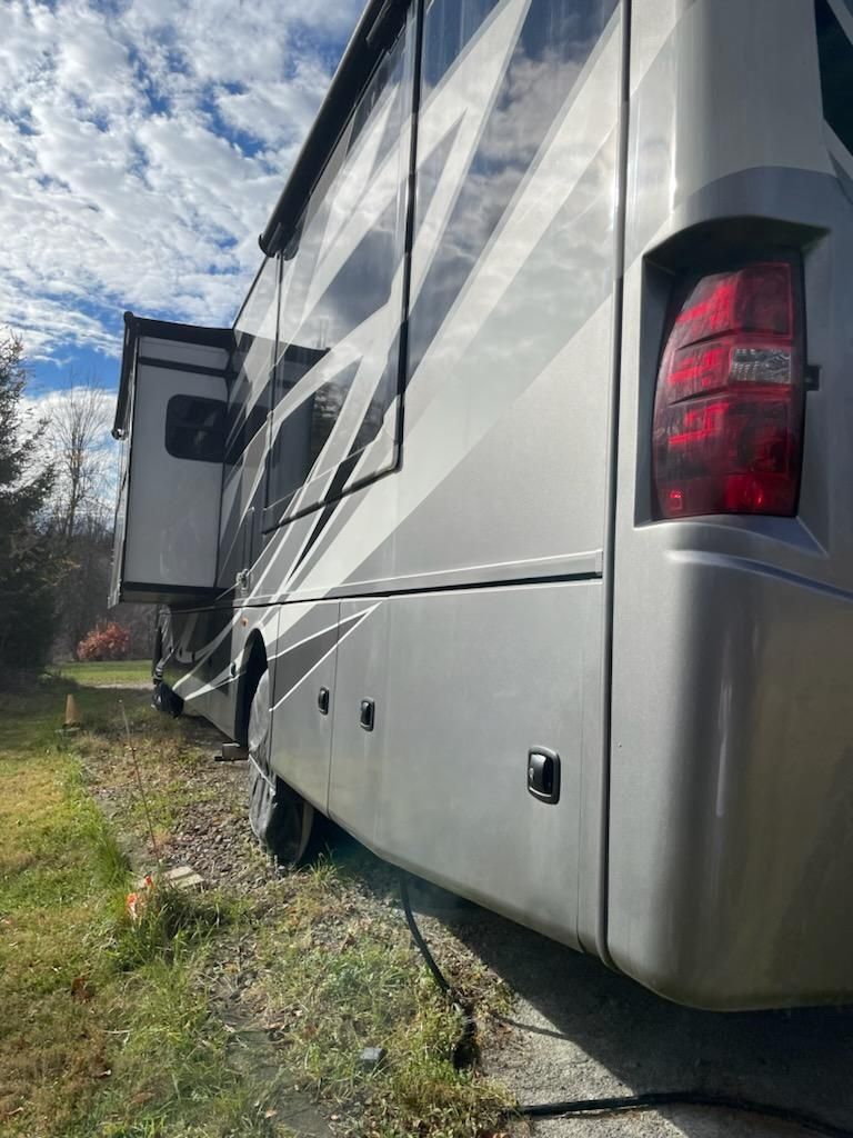 2022 Thor Motor Coach Challenger 37FH National Vehicle