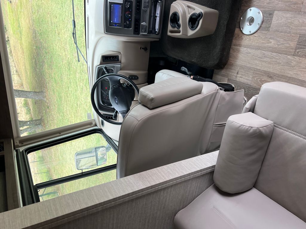 2020 Winnebago Vista 29V - National Vehicle